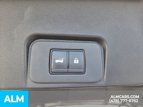 Used 2025 Nissan Rogue SV FWD image 10