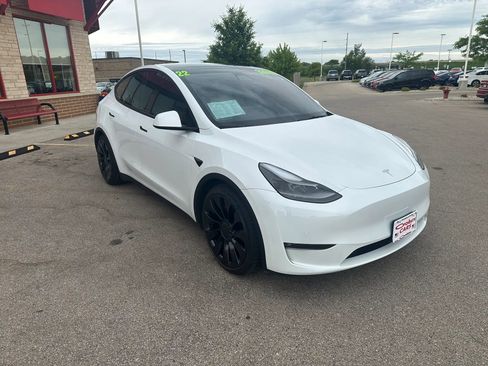 Used 2022 Tesla Model Y Performance AWD/4WD image 3
