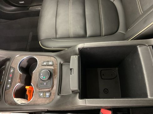 Used 2023 GMC Acadia Denali w/ Denali Technology Package FWD image 30