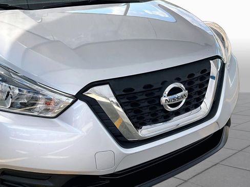 Used 2019 Nissan Kicks S FWD image 29