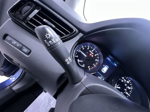 Used 2022 Nissan Rogue Sport S image 18