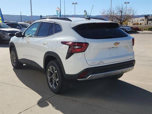 New 2026 Chevrolet Trax LT w/ Driver Confidence Package FWD image 4