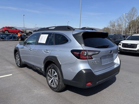 Used 2025 Subaru Outback Premium image 6
