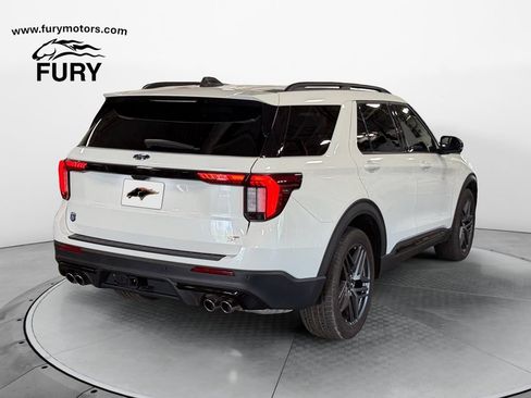 Used 2025 Ford Explorer ST AWD/4WD image 4
