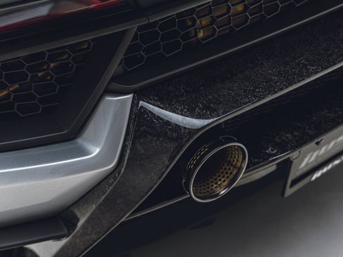 Used 2019 Lamborghini Huracan Performante AWD/4WD image 21