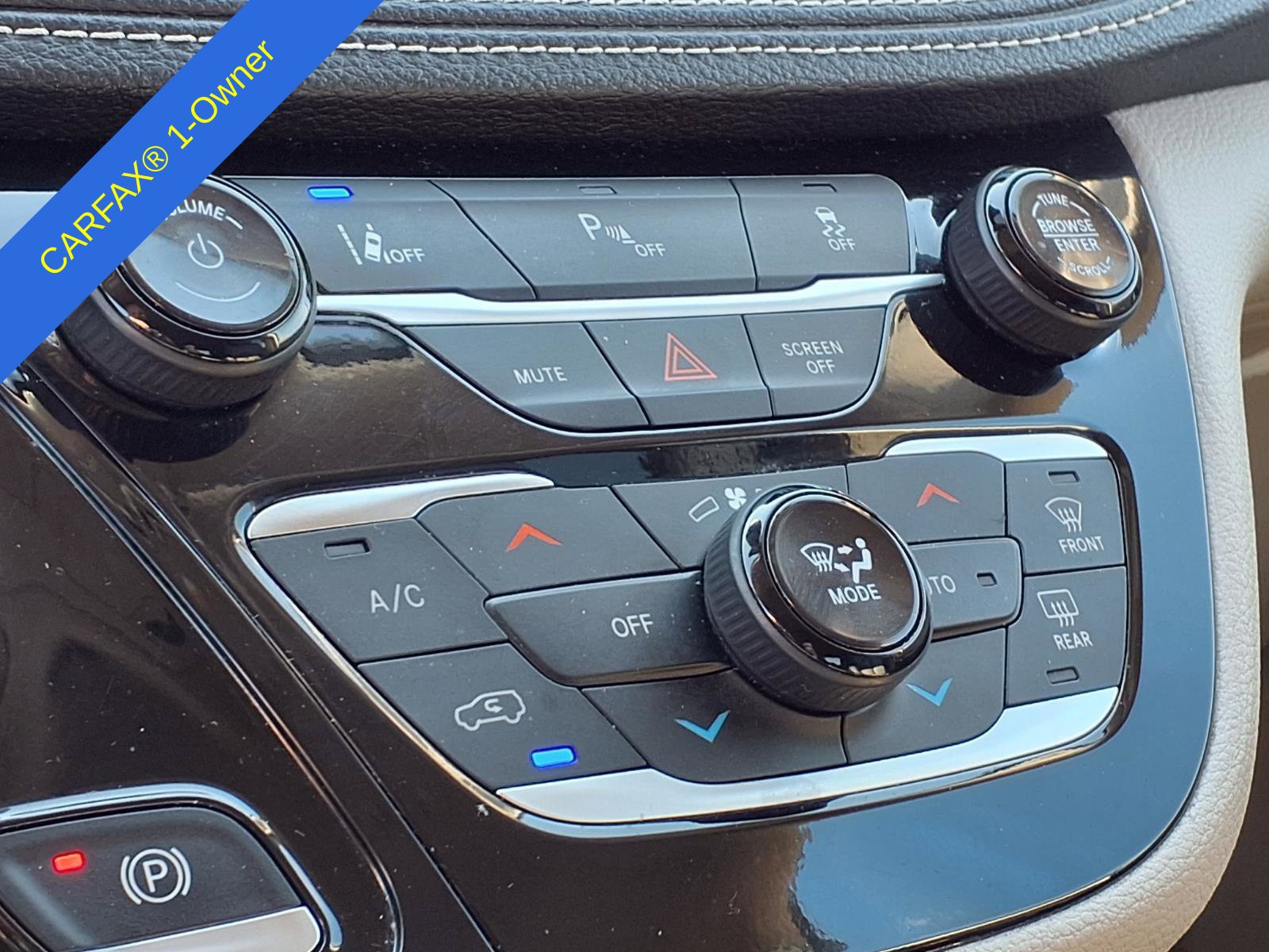 Used 2024 Chrysler Pacifica Limited FWD image 28