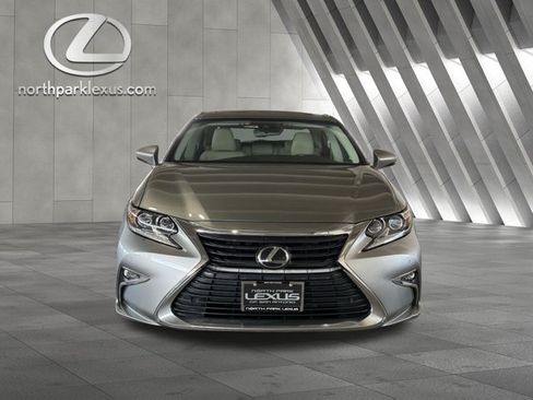 Used 2018 Lexus ES 350 w/ Luxury Package w/Wood Trim FWD image 27