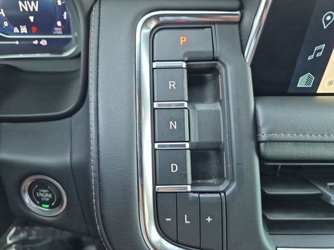 Used 2022 Chevrolet Tahoe High Country AWD/4WD image 12