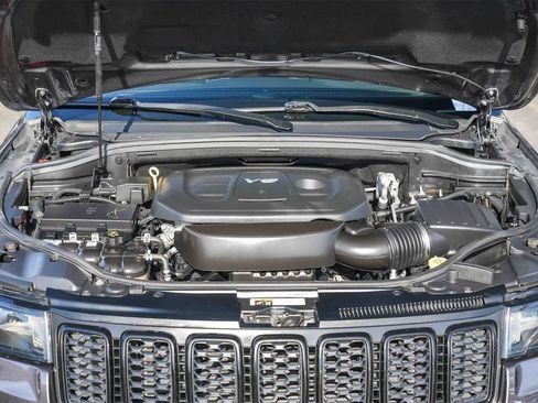 Used 2017 Jeep Grand Cherokee Altitude image 25