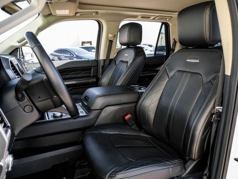 Used 2018 Ford Expedition Platinum image 30