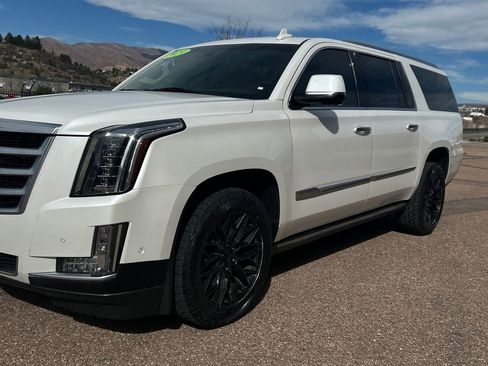 Used 2020 Cadillac Escalade ESV Premium Luxury image 18