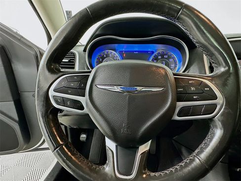 Used 2020 Chrysler 300 Touring L w/ Value Package image 18