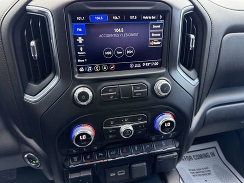 Used 2020 GMC Sierra 2500 AT4 w/ AT4 Premium Package AWD/4WD image 26