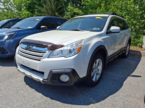 Used 2013 Subaru Outback 2.5i Limited AWD/4WD image 3