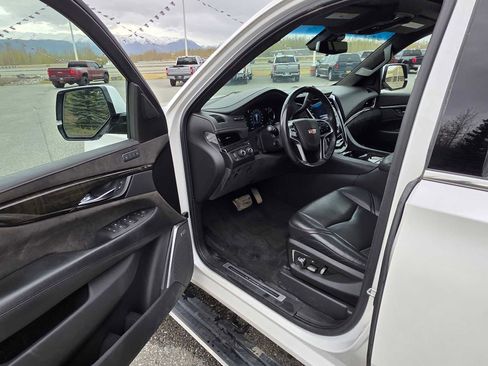 Used 2020 Cadillac Escalade Platinum AWD/4WD image 19