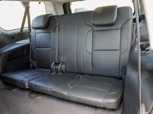 Used 2019 Chevrolet Suburban LT AWD/4WD image 17