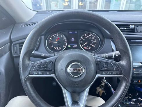 Used 2020 Nissan Rogue S FWD image 9