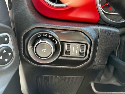 Used 2019 Jeep Wrangler Unlimited Rubicon image 25