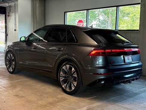 Used 2024 Audi Q8 Prestige w/ Prestige Package AWD/4WD image 3