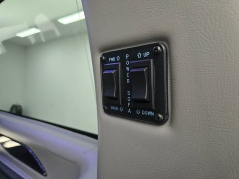 Used 2023 GMC Savana 2500 image 7