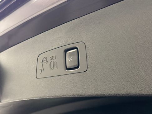 Used 2023 Lincoln Corsair FWD w/ Equipment Group 101A image 9