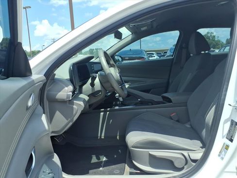 Used 2025 Hyundai Elantra Sport FWD image 16