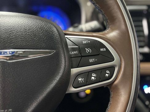 Used 2017 Chrysler Pacifica Limited FWD image 54