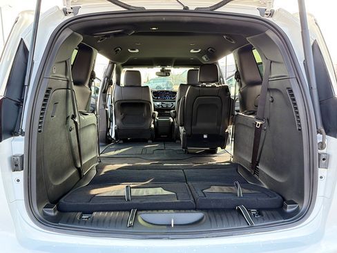 Used 2025 Chrysler Voyager LX image 17