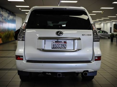 Used 2020 Lexus GX 460 Premium w/ Premium Package image 7