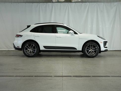 Certified 2025 Porsche Macan AWD/4WD image 8