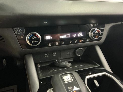 Used 2025 Mitsubishi Outlander AWD image 15