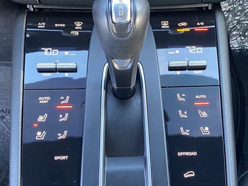 Used 2022 Porsche Macan image 21