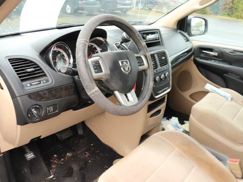 Used 2013 Dodge Grand Caravan American Value Package w/ UConnect Hands-Free Group FWD image 10