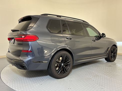 Used 2021 BMW X7 M50i w/ Dynamic Handling Package image 9