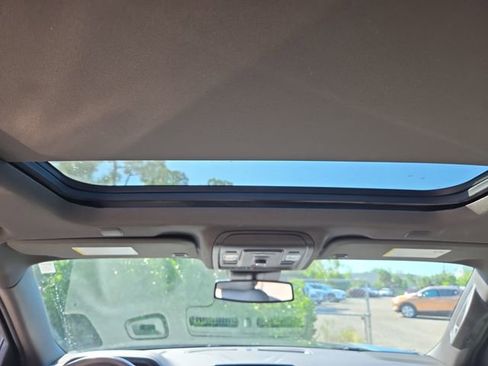 Used 2023 GMC Yukon XL SLT image 14