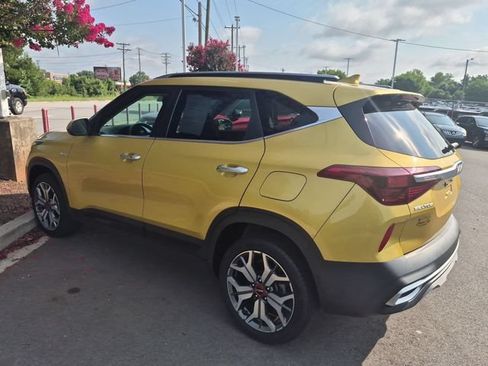 Used 2023 Kia Seltos SX w/ SX Sunroof Package AWD/4WD image 5
