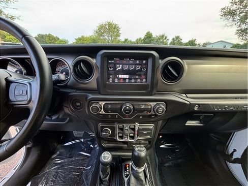 Used 2018 Jeep Wrangler Unlimited Sport S AWD/4WD image 11