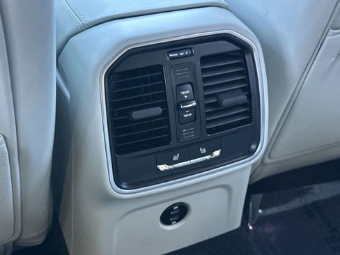 Certified 2025 Porsche Macan AWD/4WD image 14