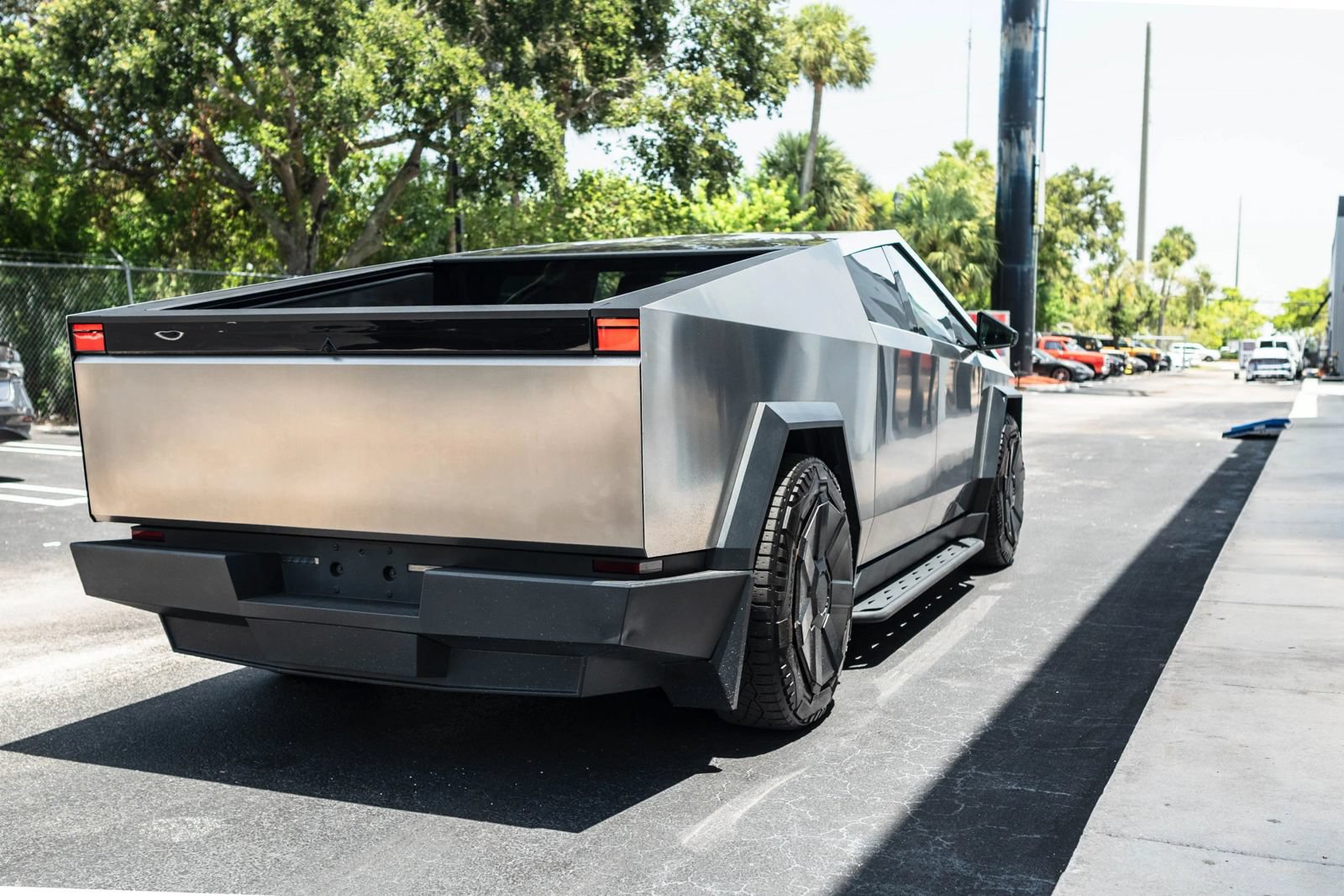 Used 2024 Tesla Cybertruck AWD Crew Cab image 10