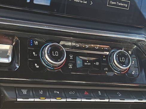 Used 2025 GMC Sierra 2500 Denali Ultimate image 15