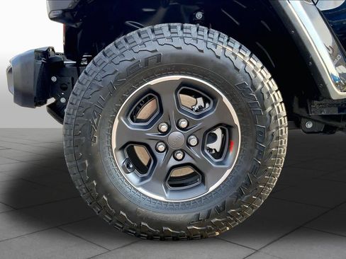 Used 2023 Jeep Gladiator Rubicon w/ Trailer Tow Package AWD/4WD image 11