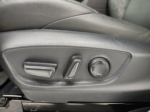 Certified 2025 Toyota Tacoma Limited AWD/4WD image 13
