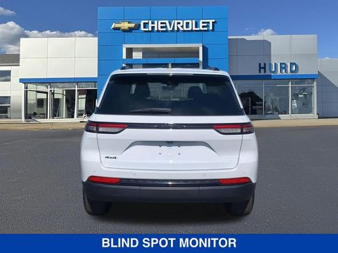 Used 2022 Jeep Grand Cherokee Altitude AWD/4WD image 6