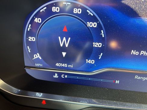 Used 2023 Chevrolet Suburban RST w/ Luxury Package image 14