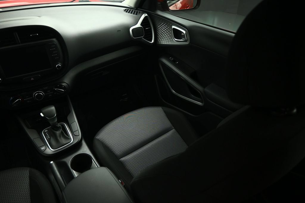 Used 2025 Kia Soul LX w/ LX Technology Package FWD image 47
