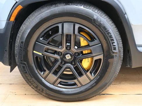 Used 2023 Rivian R1S Adventure AWD/4WD image 10