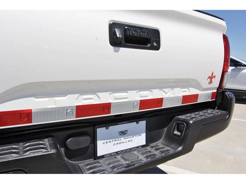 Used 2022 Toyota Tacoma SR AWD/4WD image 22