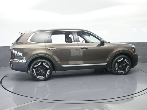 Used 2025 Kia Telluride EX w/ EX Captain's Chair Package FWD image 7