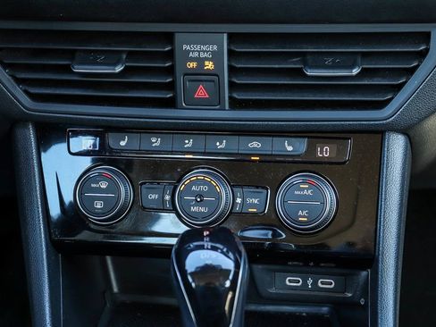 Used 2024 Volkswagen Jetta SE image 15