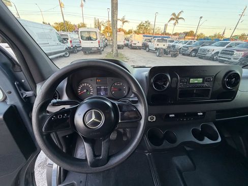 Used 2019 Mercedes-Benz Sprinter 144 image 15